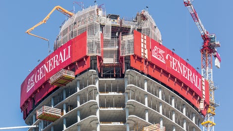 RCS封闭式可爬升防护屏，为上部施工层提供安全作业面。<br/>