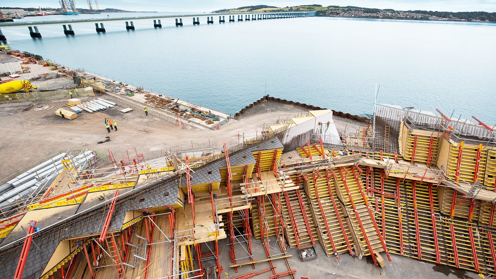 Victoria and Albert Museum in Dundee under construction, using individual PERI formwork solutions.