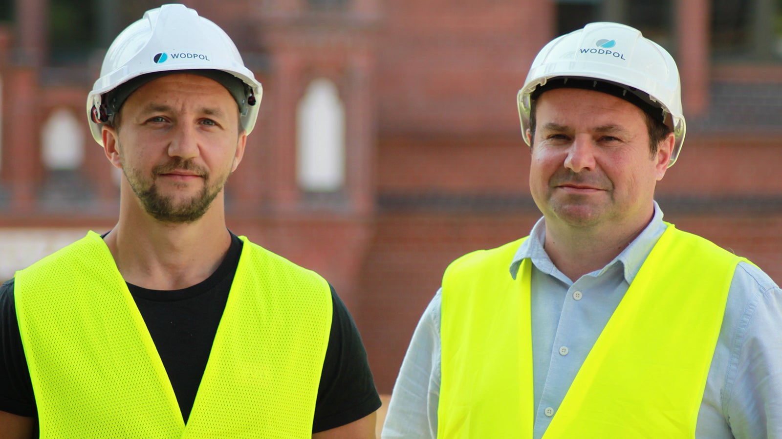 Od lewej: Z-ca Kierownika Kontraktu Tomasz Kempka, Kierownik budowy/Kierownik kontraktu Przemysław Jurecki. WODPOL 