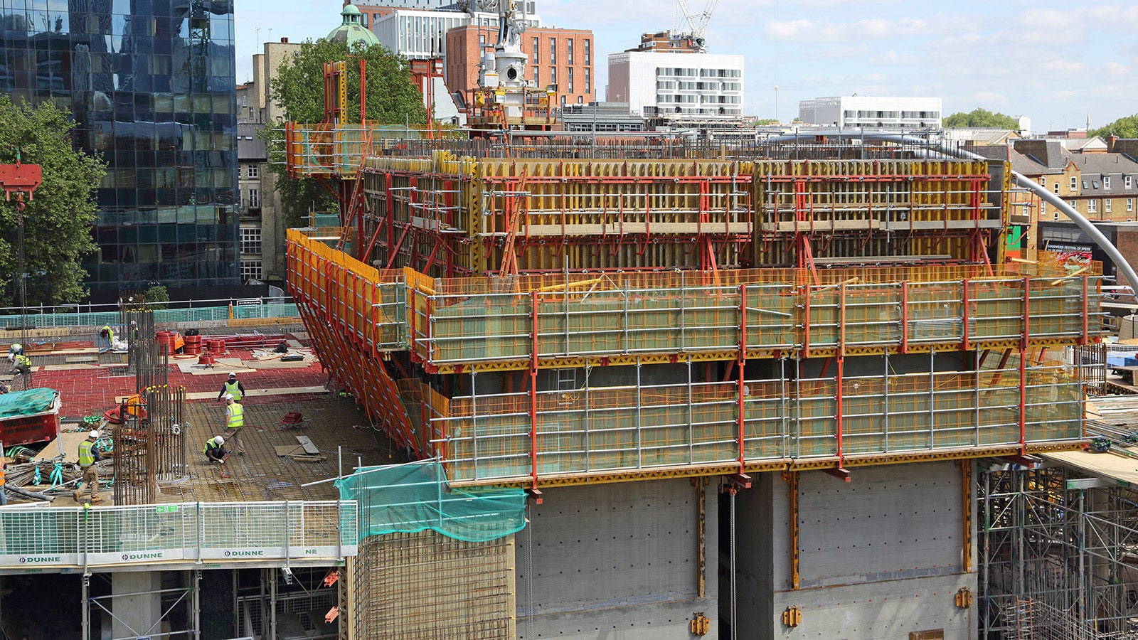 Combination of two climbing systems used as ACS required to raise all platforms simultaneously. ACS system pre-fabricated at the Rugby Depot due to site space constrictions