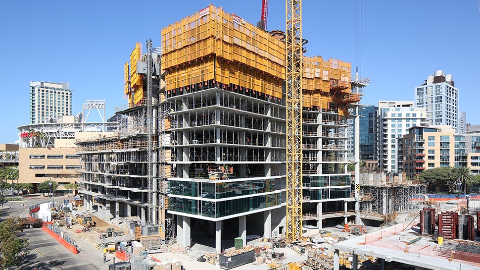 The building perimeter is safely enclosed by PERI LPS Light Protection Screen