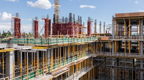 派利公司为卡尔加里癌症治疗中心项目提供由14种不同系统组成的施工方案，系统之间相互协调，派利还为施工现场提供技术支持。