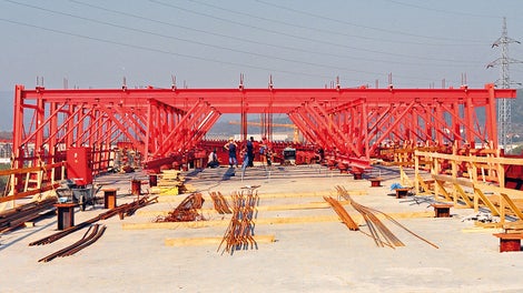 With the PERI steel composite formwork carriage, Prague-based METROSTAV AG had a very efficient, all-purpose piece of equipment at its disposal.