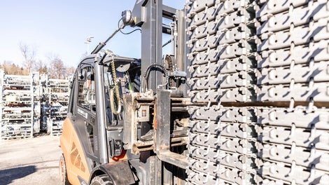 Wenige Bauteile, leichtes Material und selbstsichernde Systeme.