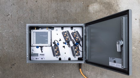 La valise technique comprend l’unité principale et plusieurs boîtiers de capteurs, qui permettent de collecter de nombreuses données de température et de résistance pour les intégrer dans l’application web.