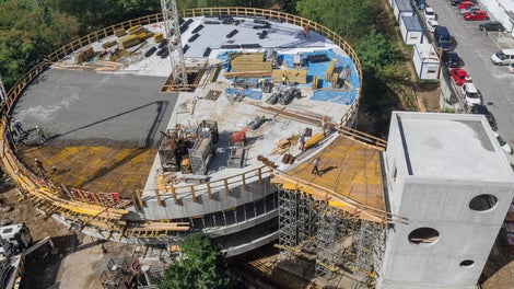 Neobvyklý tvar stavby se standardními systémy PERI.