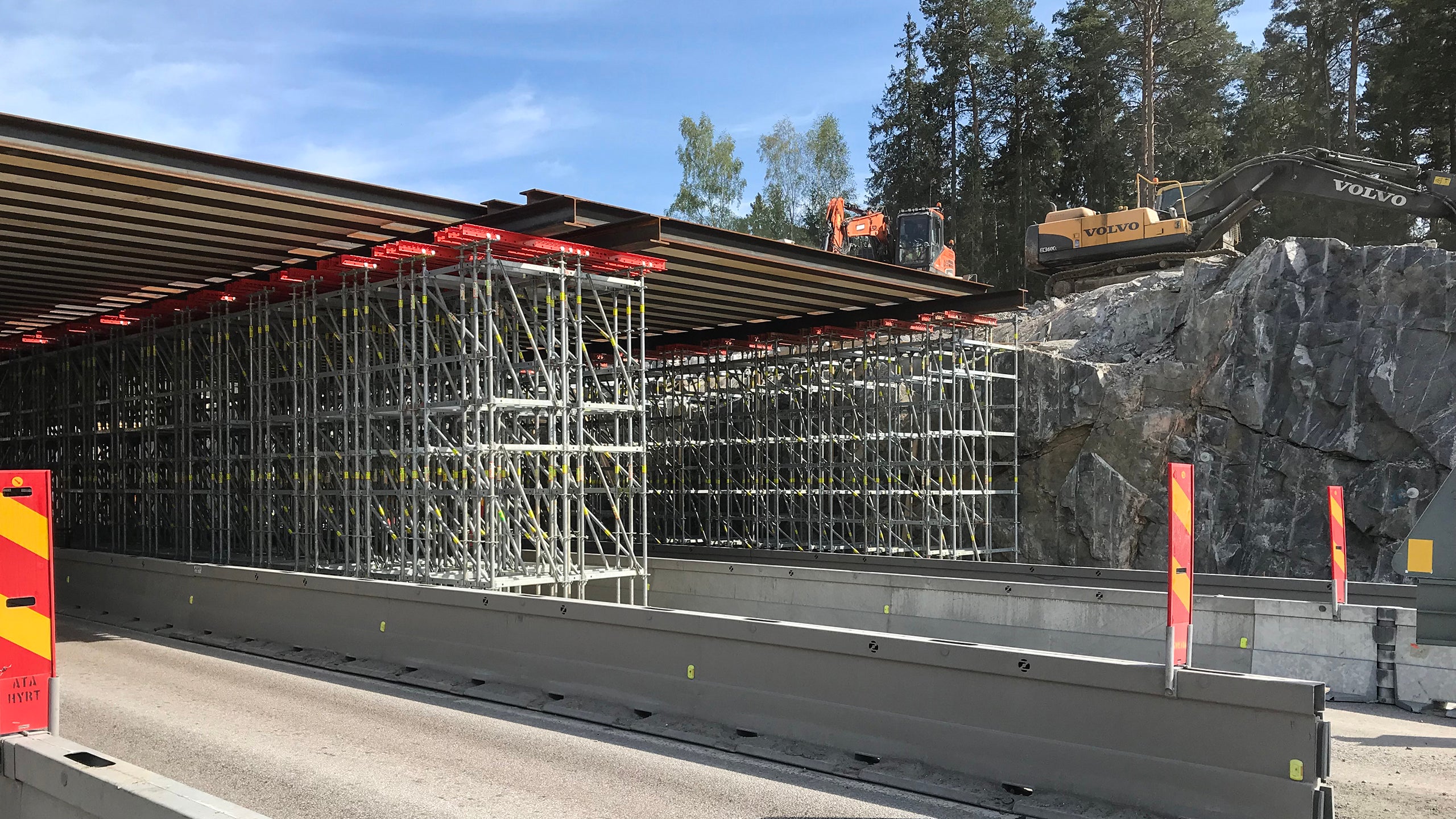 Kravfrån kunden var ett ställningssystem, som var säkert, testat och att leverantören kunde tillhandahålla alla beräkningar och dokumentation. 