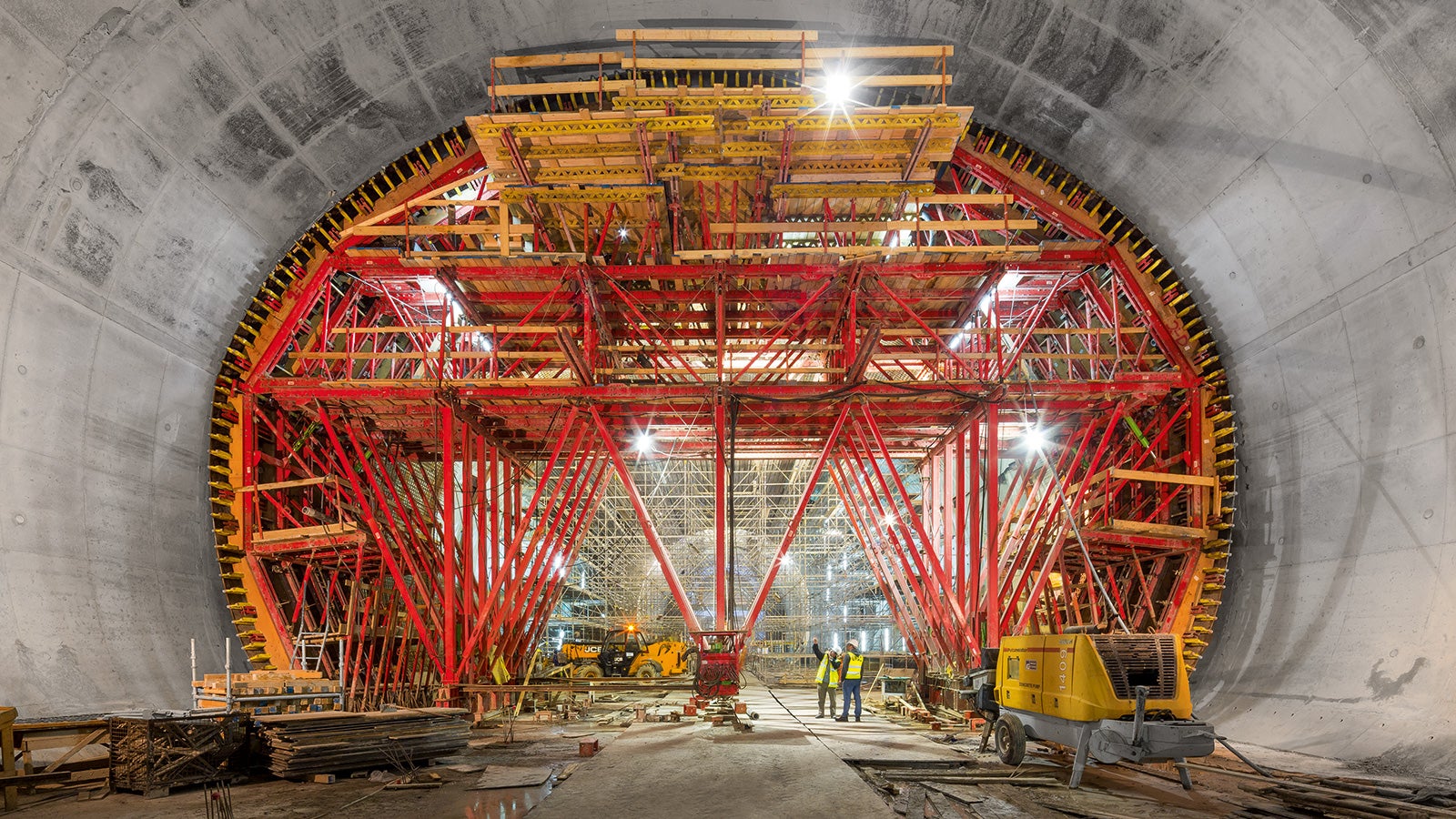 Der wirtschaftliche VTC Tunnelschalwagen basiert auf Bauteilen des VARIOKIT Ingenieurbaukastens und bietet Anwendern damit ein hohes Maß an Flexibilität. Gemeinsam mit ausgeklügeltem PERI Engineering können so projektspezifische und individuell konfigurierbare Lösungen gefunden werden.