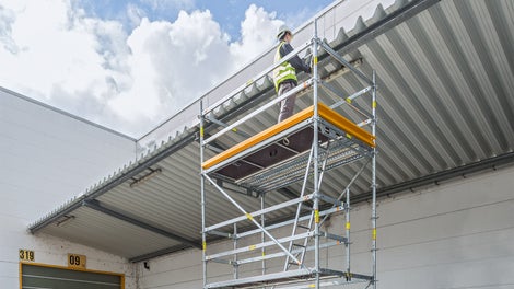 Working platforms in different heights and dimensions can be combined from the system components. These can even by moved by hand with optional castors. 