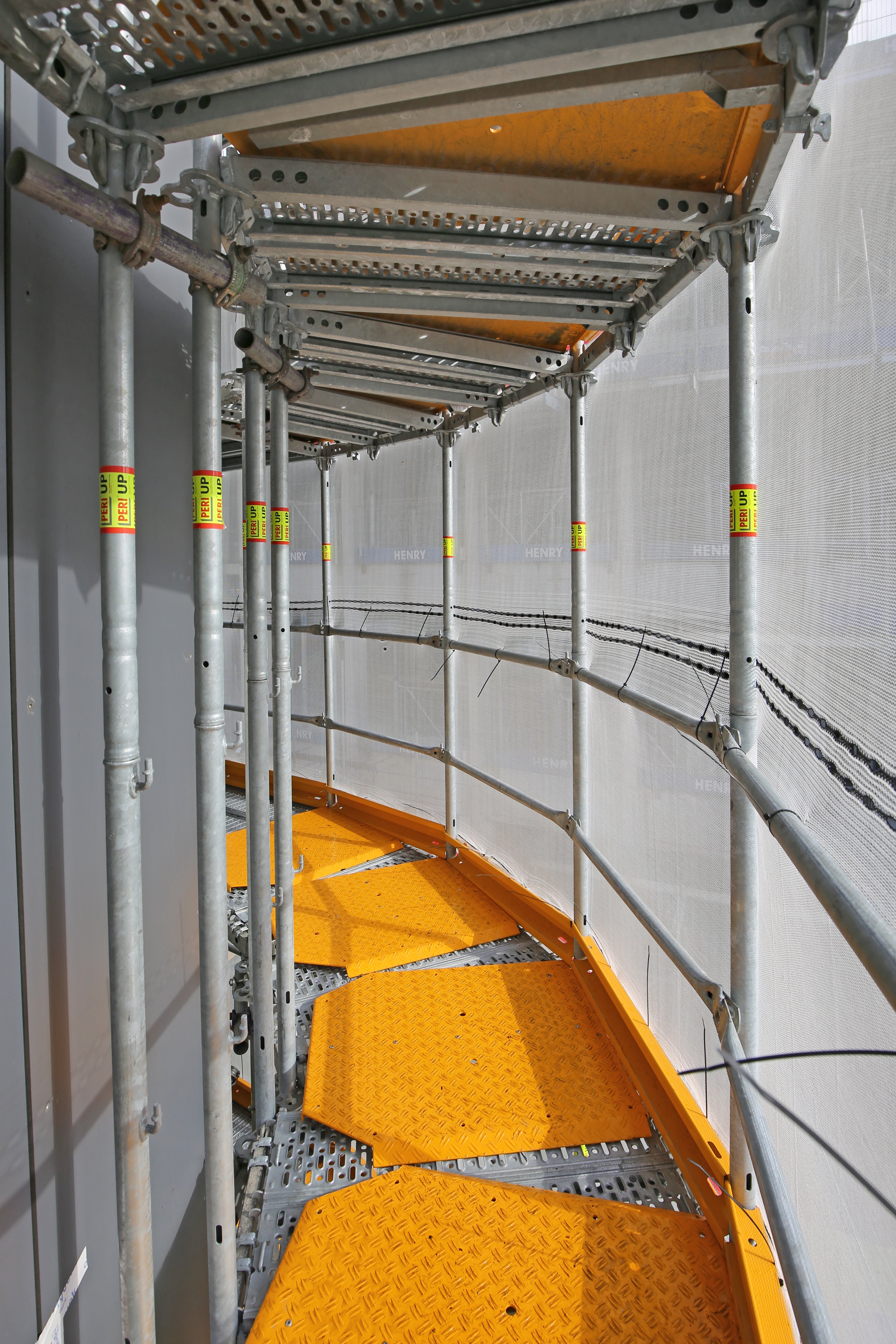 PERI UP Flex provides full wraparound access