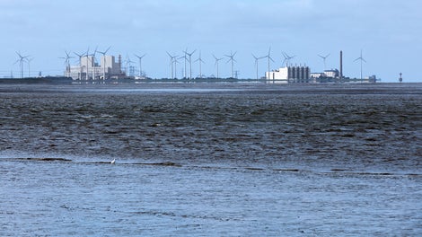 The Eemshaven power plant (left in photo) plays an important role in the modernisation and guaranteeing the electricity supply in the Netherlands – in combination with the utilisation of wind and solar energy.