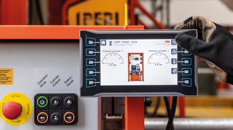 Complete monitoring of the climbing process is possible by light signals on the RCS MAX Hydraulic Unit and by the display.