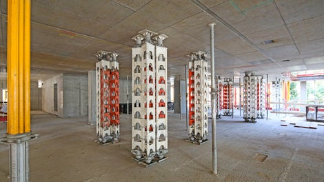 Schwerlaststütze HD 200 zum Ableiten der Lasten in die Bodenplatte