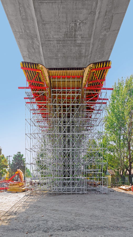 材料利用率高，根据受力情况调整、优化立杆的位置。