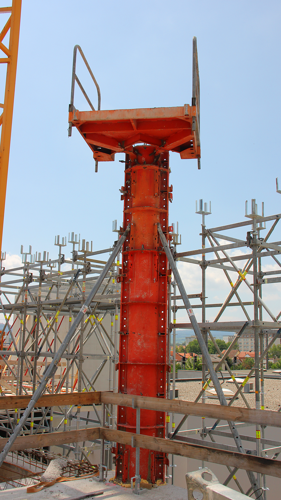 Durch die SRS Rundsäulen Schalungen können Säulen rasch und sicher errichtet werden.