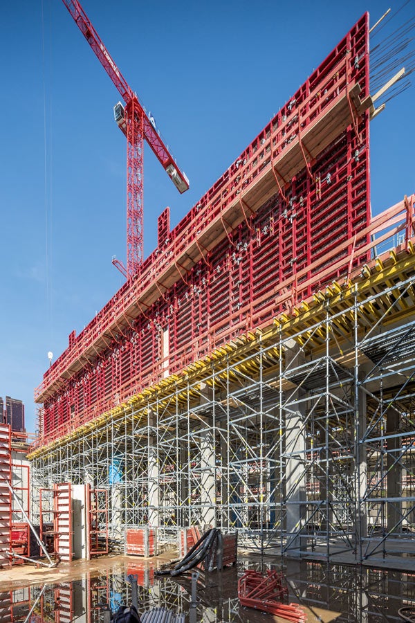 The planning and supply of formwork and scaffolding from one source created a synergy effect for the site management.