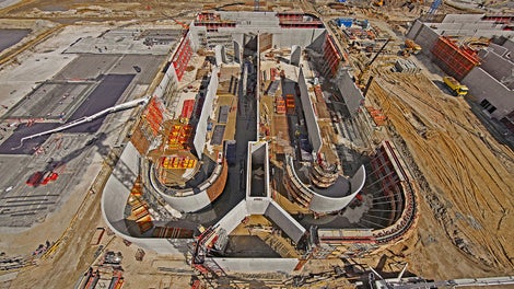 Czajka 大型污水处理厂项目具有造型复杂的结构设计，并且体量庞大