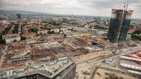 Náročnosť technického návrhu nepozostávala len z rozsahu, ale aj z rôznorodosti tvaru nosných konštrukcií, čoho dôkazom je fakt, že na technickom oddelení v PERI pracovali na návrhoch debnenia a lešenia denne súbežne dvaja technici, jeden zo Slovenska a jeden z Česka, viac ako jeden rok.