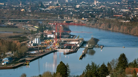 从入闸口至出闸口新建的第二个水闸共312米长。