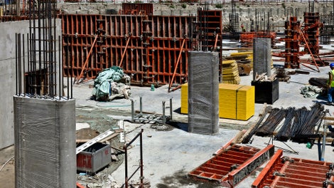 Stĺpy boli tvarované za pomoci debniacich systémov SRS, TRIO a RAPID.