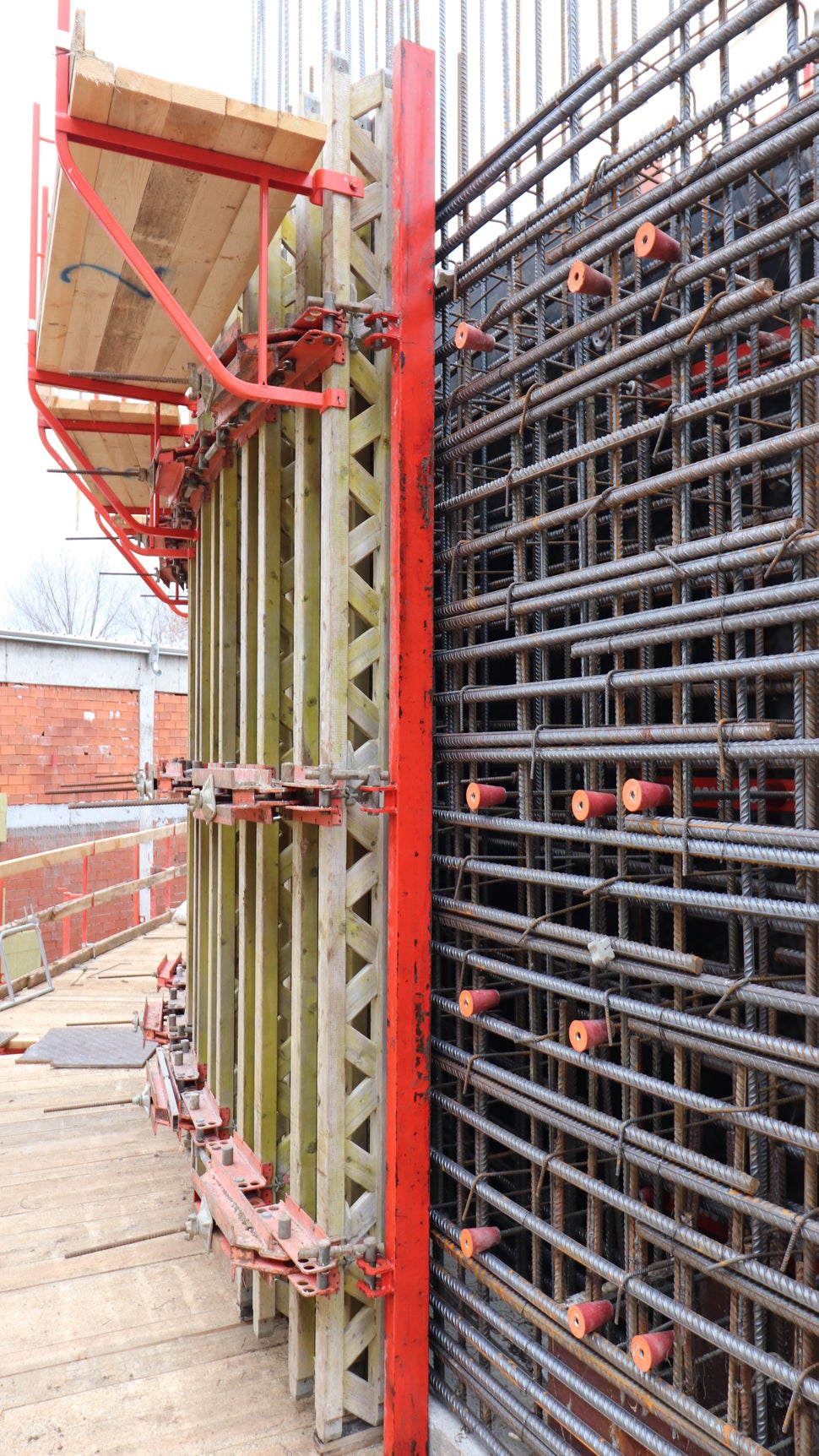 Система RUNDFLEX и система анкерни конуси SK с оставащи шпилки в бетона 