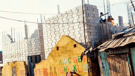 The first successfully completed project with TwistBlock Moulds: the "Oloo's Children Centre" in the Kibera slum in Nairobi (Kenya) was built from over 7,200 bricks according to plans by Oliver von Malm. The school offers space for 400 children. 