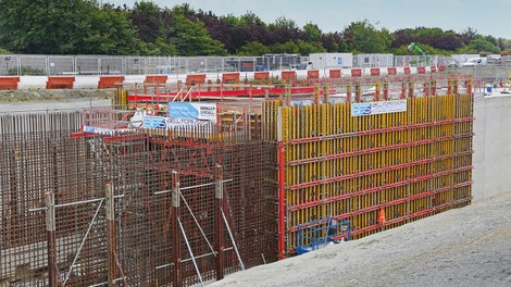 In total, the tunnel was cast in nine concreting sections, each 17 m long and 8 m high. The combination of concreting sequence and the high speed of the VTC System helped to save a full ten days per cycle.