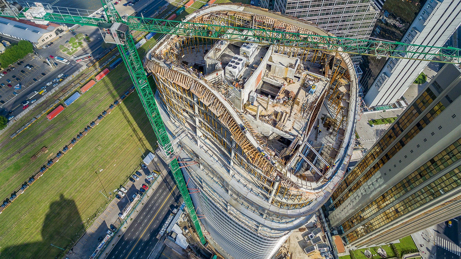 Le forme caratteristiche dell'architettura moderna presentano continue sfide per le imprese edili