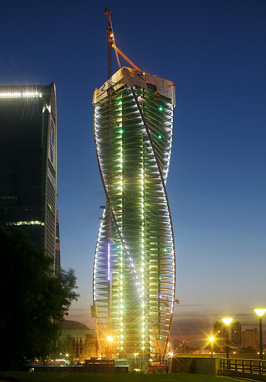 Each of the 52 floors is twisted through 3° around the central building core, creating an elegant, spiral rotation of over 150°.