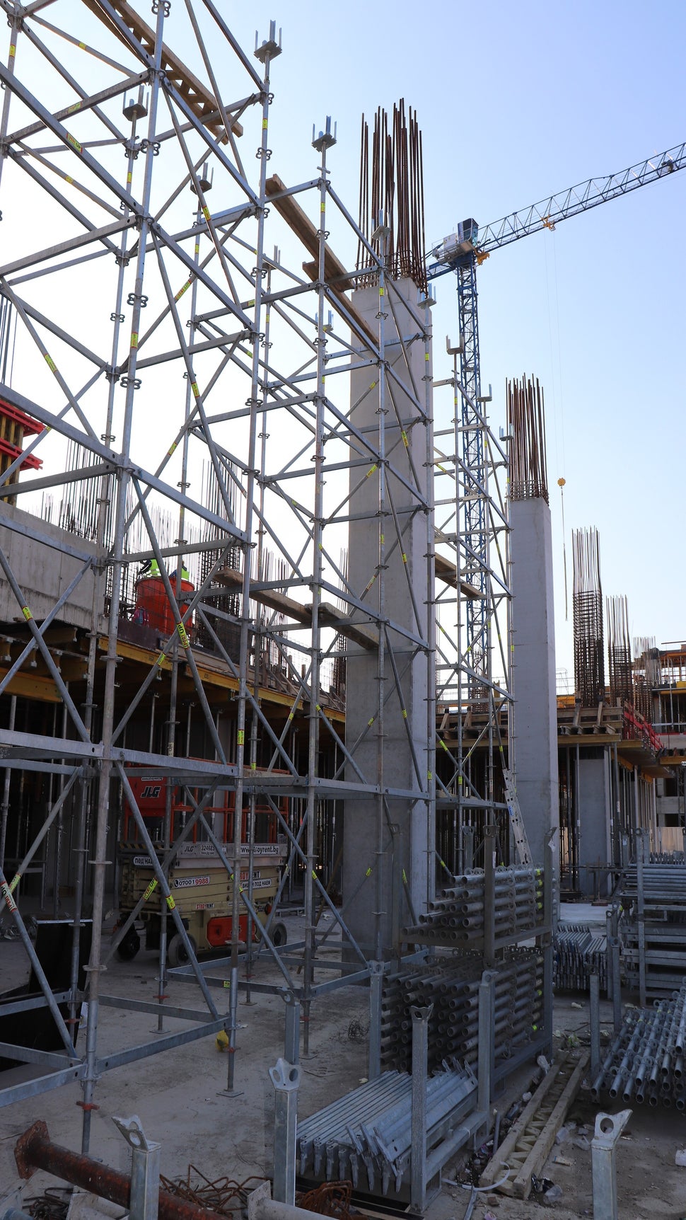 Модулното скеле PERI UP Flex позволява бързо и безопасно изграждане на кули без допълнително укрепване