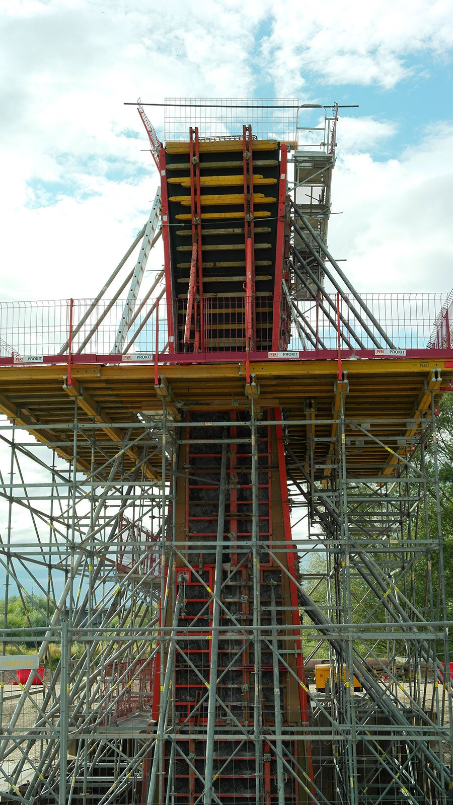 Budowa kładki pieszo-rowerowej przez Wisłę