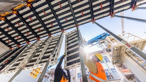 Aluminiowe i polimerowe elementy systemu SKYMAX są w 100 % kompatybilne ze sobą. Dzięki temu system jest szczególnie ekonomiczny i łatwy w dostosowaniu.<br/>