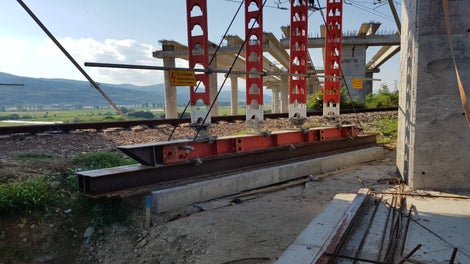 Тежкото подпорно скеле HD 200 е изключително подходящо при изграждане на пътни и железопътни надлези