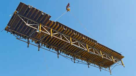 With the PERI SKYTABLE, 100 square metres of slab formwork was moved quickly and safely with only one crane pick.