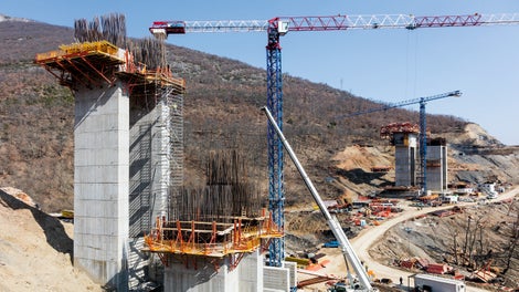 Stavba mostného piliera