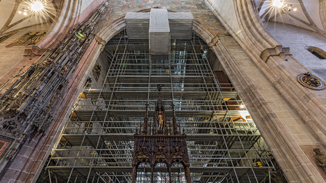 Метрический шаг лесов и наличие дополнительных элементов для переопирания позволяют системе PERI UP Flex в точности повторять контур реставрируемого объекта и предоставлять удобный доступ к рабочей поверхности.