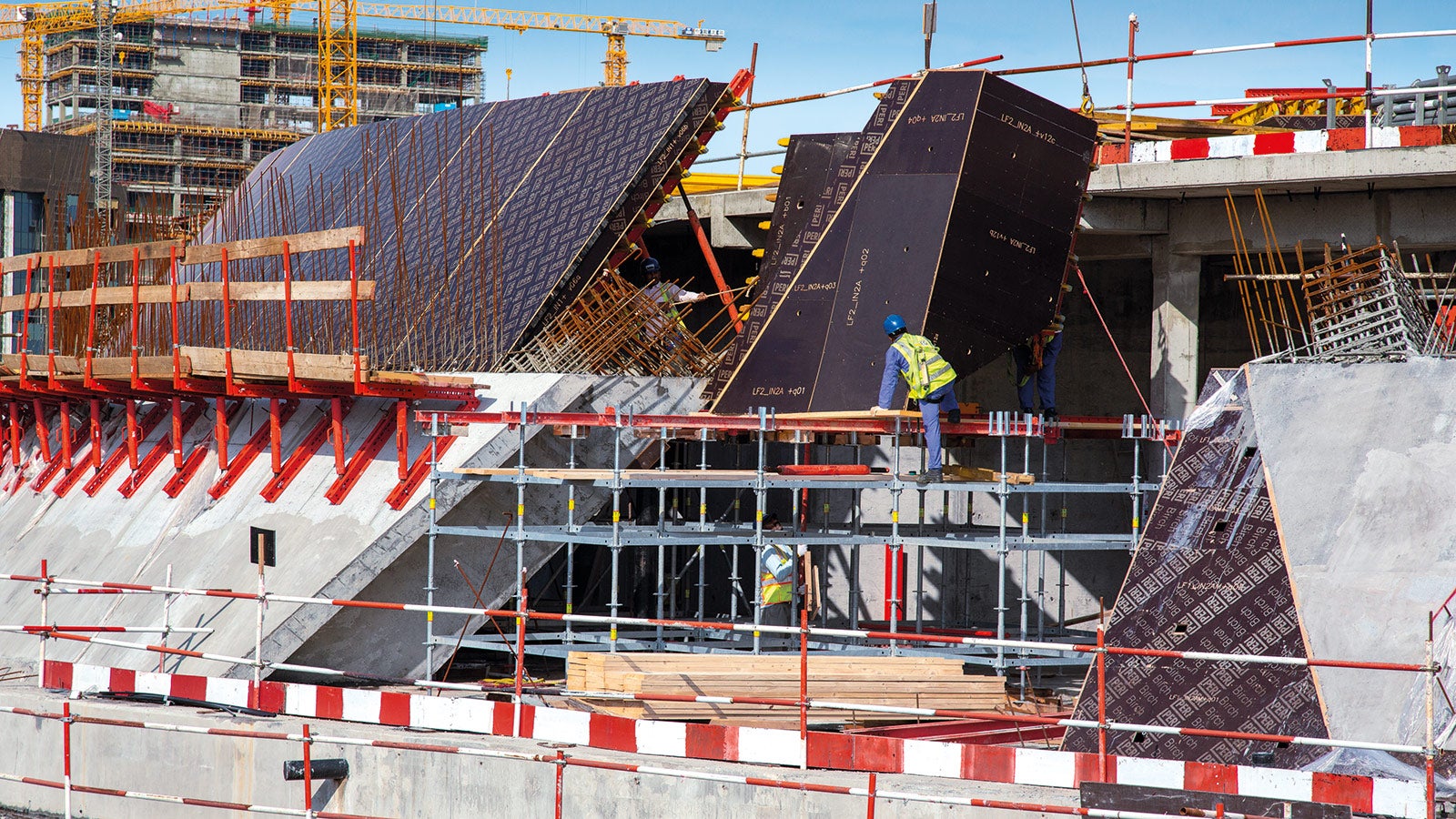 PERI UP Flex kasutati nii kandva konstruktsiooni kui ka tööplatvormina. (Foto: PERI GmbH)