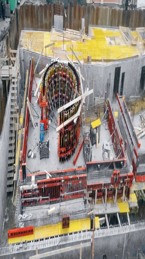 Oblúkové tvary bazénov odliate pomocou systémov debnenia MULTIFLEX, RUNDFLEX a QUATTRO.