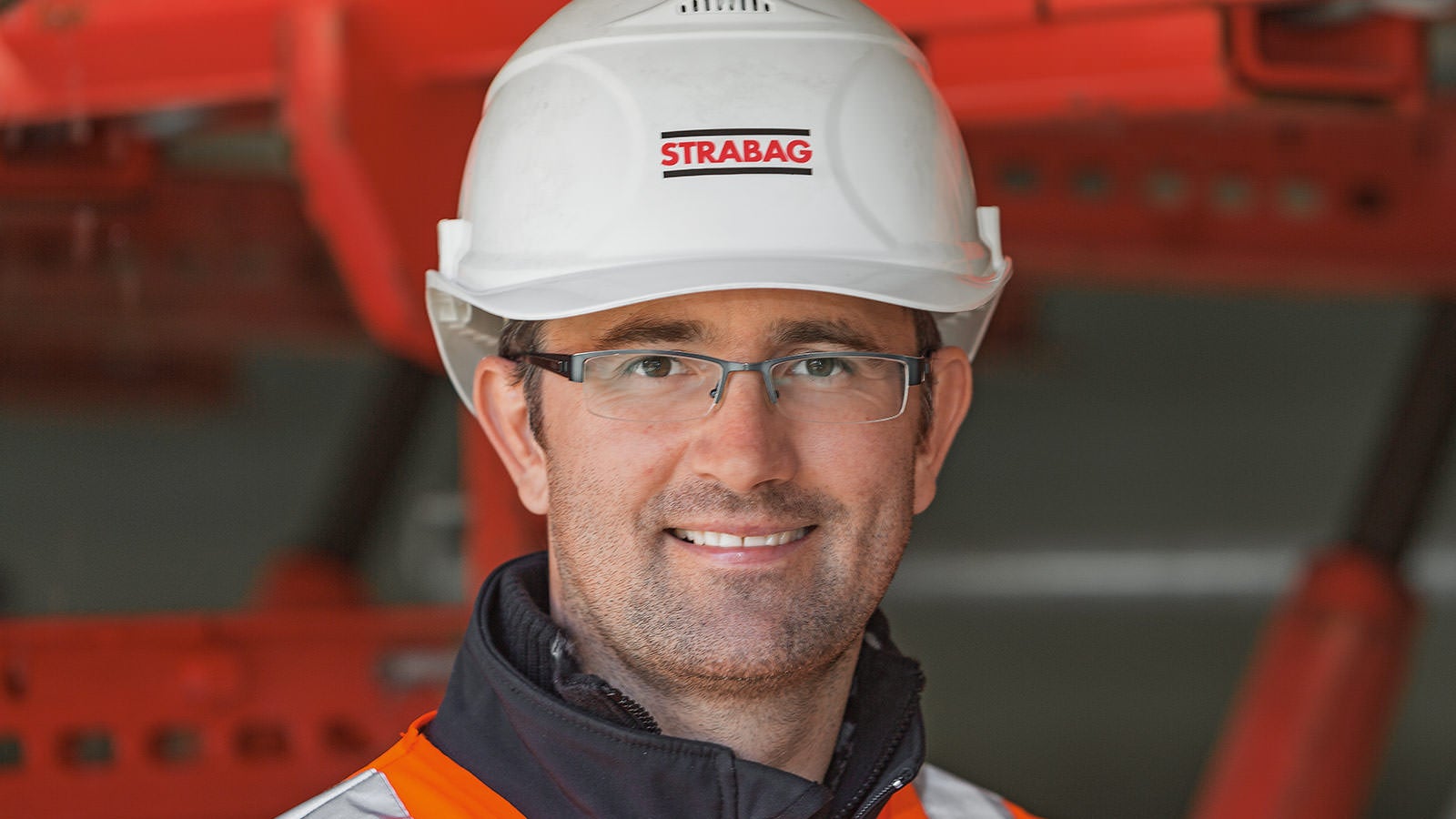 At bauma 2013, we found the right system solution at PERI for our construction projects. Together with the PERI engineers, a project-specific concept was developed using the VARIOKIT parapet track and the mobile PERI UP suspended scaffold system. Thus, it was possible – and also thanks to the simple handling – to realize all operations in the given time without any problems.