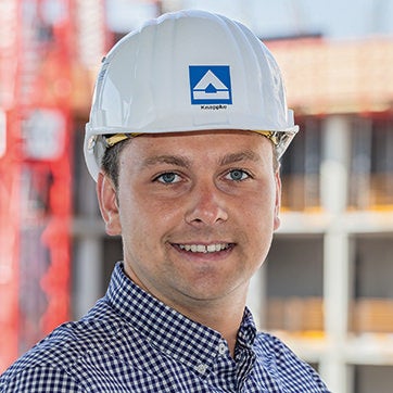 Statement of Tobias Knappke: Workplace safety has always had the highest priority for us. Thus, the VARIODECK edge tables, including the building edge protection, as well as the PROKIT side protection were a safe solution for all site personnel involved in the construction work, and also led to a positive overall impression of the jobsite. And with the one-sided MAXIMO tie operations, we could realize the bulk of the reinforced concrete walls in a short construction time.