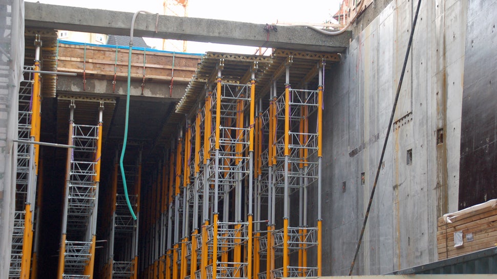 Dæk støbt med MULTIPROP tårne og GT 24 dragere