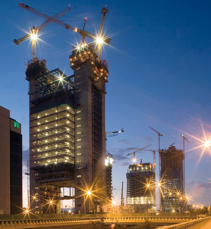 Con el sistema autotrepante PERI ACS en los dos núcleos exteriores de la Torre Repsol, la obra logró el ciclo semanal previsto.