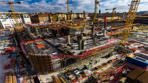 Kruhové steny boli miestami vysoké 7,8 m a bol pre ne použitý systém RUNDFLEX.