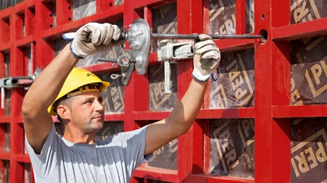 Innowacyjny ściąg MX jest obsługiwany jednostronnie i nie wymaga rurek dystansowych ani stożków. Technologia ta pozwala zaoszczędzić materiał i nakłady robocze.