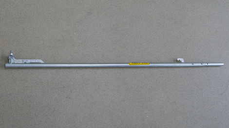 Schwenkarmhalter für PERI UP: Vereinfachtes Handling im Vergleich zu klassischen Universalhalterungen, da nur eine Kupplung nötig.