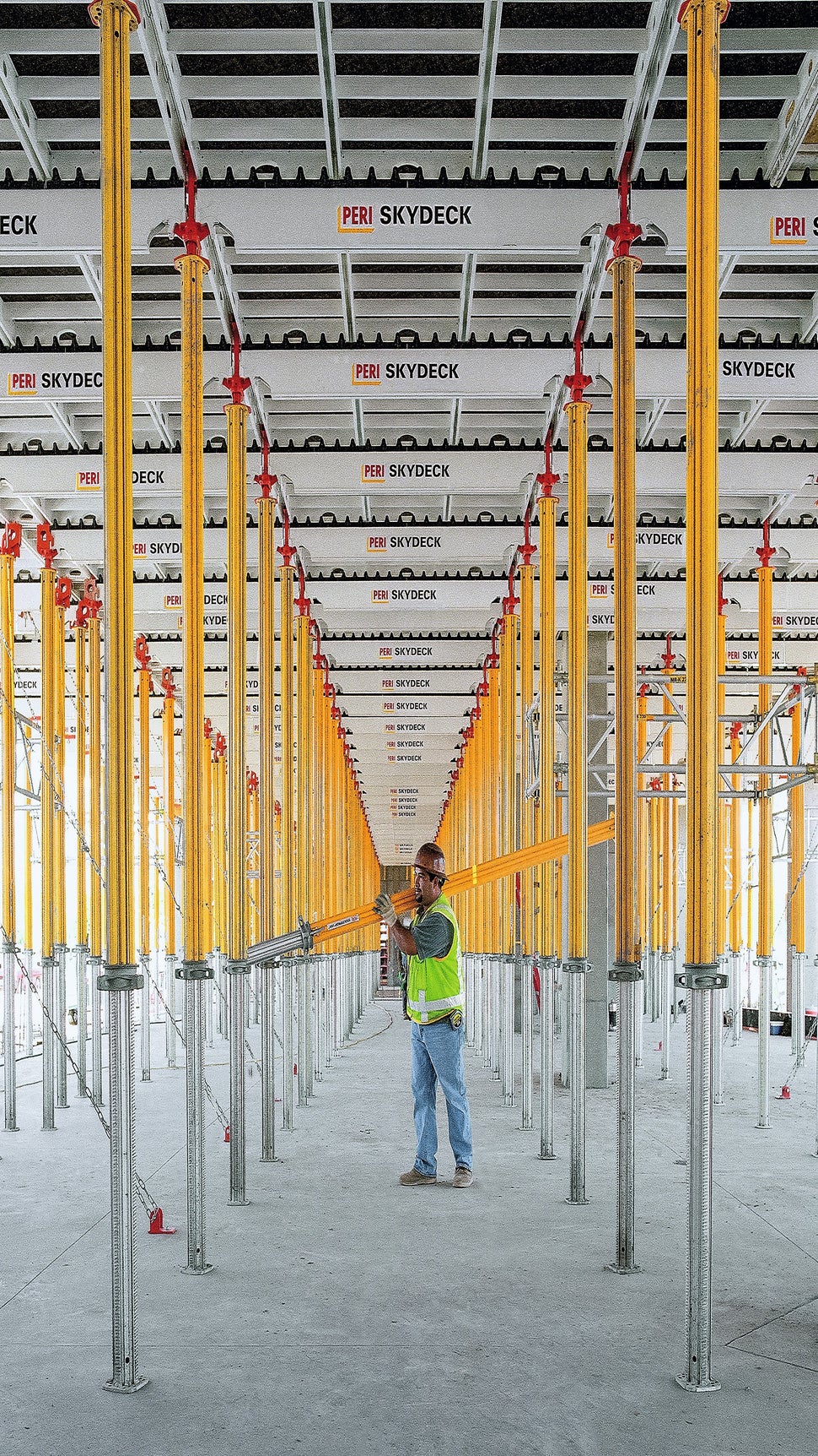 Moins d'étais, plus de stabilité Grâce à une charge admissible allant jusqu'à 100 kN, nos étais offrent une capacité de charge élevée, réduisant ainsi le nombre d'étais nécessaires par mètre carré. Cela garantit une meilleure efficacité sur le chantier, tout en maintenant une stabilité et une sécurité maximales.<br/><br/>