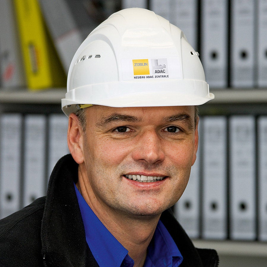 Für dieses Projekt haben wir von PERI ein schlüssiges und bestens vorbereitetes Schalungs- und Gerüstkonzept erhalten. Zur wirtschaftlichen und Zeit sparenden Abwicklung trug außerdem der termin- und baustellengerechte Service durch die PERI Ingenieure bei.