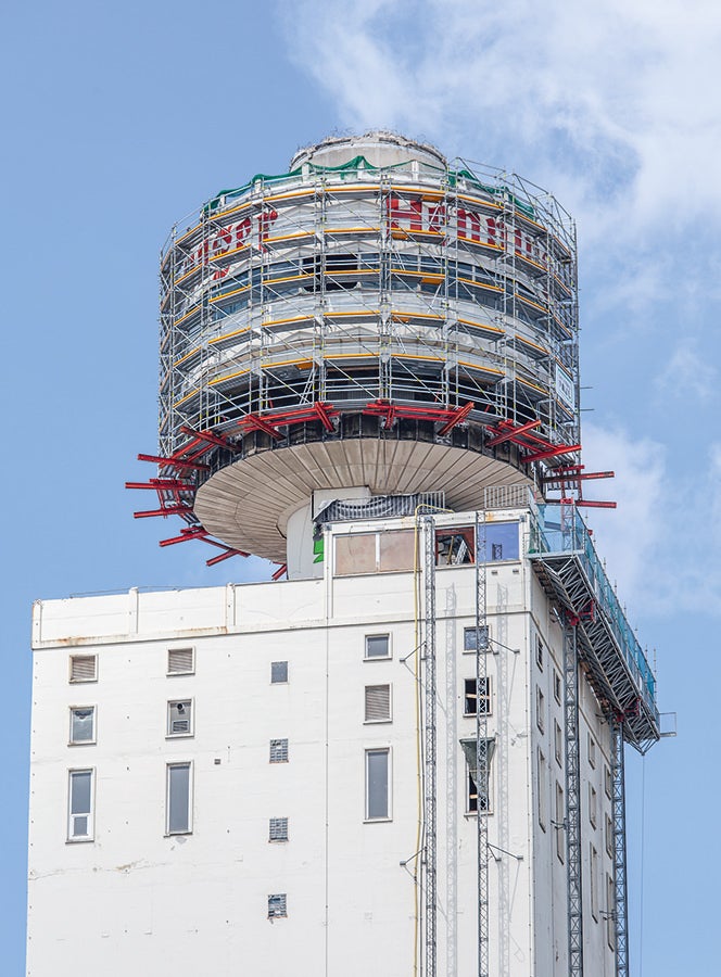回顾: 2013年派利为旧建筑的拆除作业提供了项目定制的脚手架解决方案。