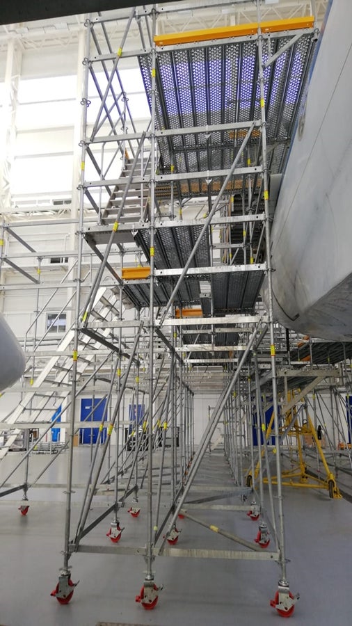 Леса для ведения ремонтных работ воздушных судов