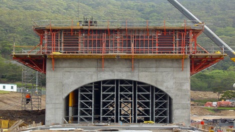 ST 100 shoring 12m high with CB and TRIO edge protection.